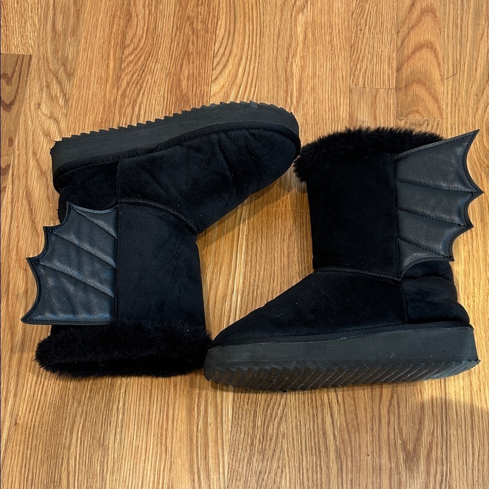 Dolls Kill Grave Girls Black Bat Wing Ankle Boots Slip on Size 8
